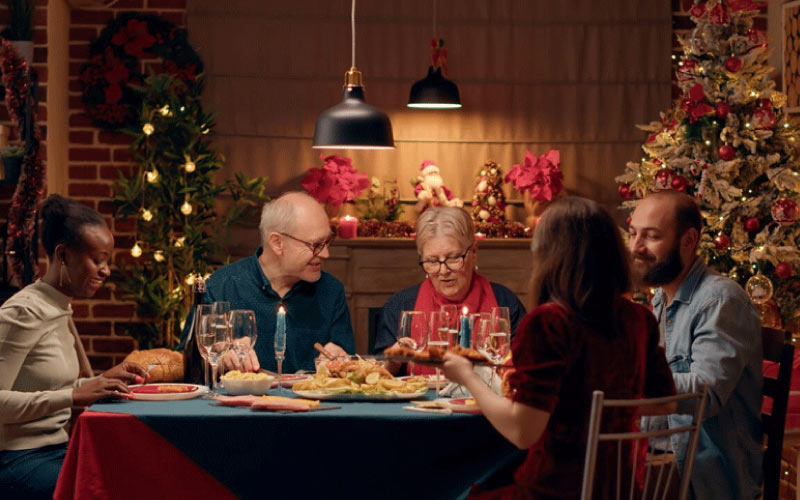 people having Christmas dinner, Perth Christmas, September 2024, Australia